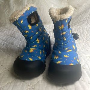 Bogs winter boots - toddler size 10. Gently use. LIGHTNING!